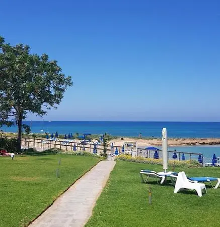 Pernera 33 House בית נופש *
