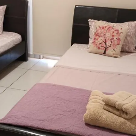 Pernera 33 House בית נופש *